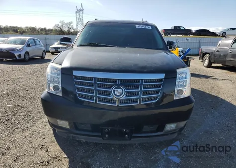 2011 Cadillac Escalade Esv z USA, uszkodzony, nr VIN 1GYS3GEF3BR269222